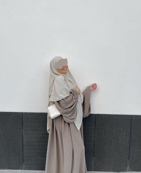 Xijaabka Fashion, Khimar Style Muslim, Khimar Outfit, Jilbab Outfits, Khimar Hijab, Islamic Modest Fashion, Modest Outfits Muslim, Estilo Hijab, Stile Hijab