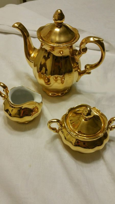 Golden Gold Tea Pot Teapot Set Bavaria Germany VERY CLEAN Old Vintage Fancy Bavaria, Gold Tea, Teapot Set, Tea Pot Set, Bavaria Germany, Antiques For Sale, Old Vintage, Tea Pot, Tea Pots