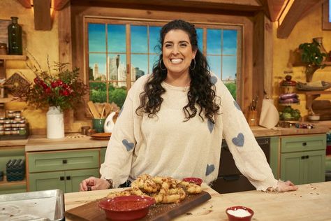 I Worked on the Rachael Ray Show for 16 Years—These Were My Favorite Recipes Pretzel Crusted Chicken, Rachel Ray Recipes, Buffalo Chicken Chili, Chicken Tray Bake, The Kitchen Food Network, Luau Food, Hosting Brunch, Rachael Ray Recipes, Food Network Star