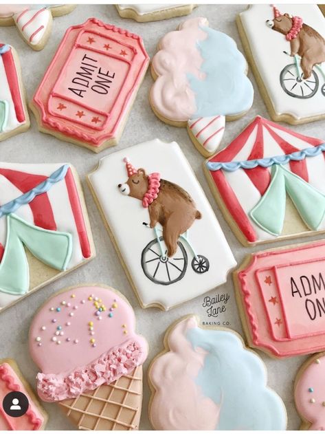 Circus Cookies Decorated, Cute Party Themes, Circus Cakes, Carnival Baby Showers, Circus Cookies, Circus Birthday Party Theme, Carnival Birthday Party Theme, Circus Carnival Party, Circus Theme Party