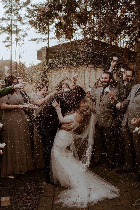 Champagne Wedding Send Off, Champagne Send Off, Champagne Send Off Wedding, Rice Wedding Send Off, Western Wedding Send Off Ideas, Boho Wedding Send Off Ideas, Champagne Pop Wedding, Unique Send Off Wedding, Wedding Send Off Ideas Daytime