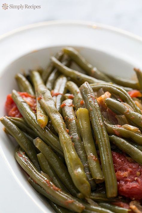 Green Beans with Tomatoes and Bacon Recipe Pioneer Woman Green Beans And Tomatoes, Pioneer Woman Green Beans, Green Beans With Tomatoes, Cooked Green Beans, Cooking Fresh Green Beans, Green Beans With Bacon, Bacon Recipe, Green Beans And Tomatoes, Slow Cooked Meals