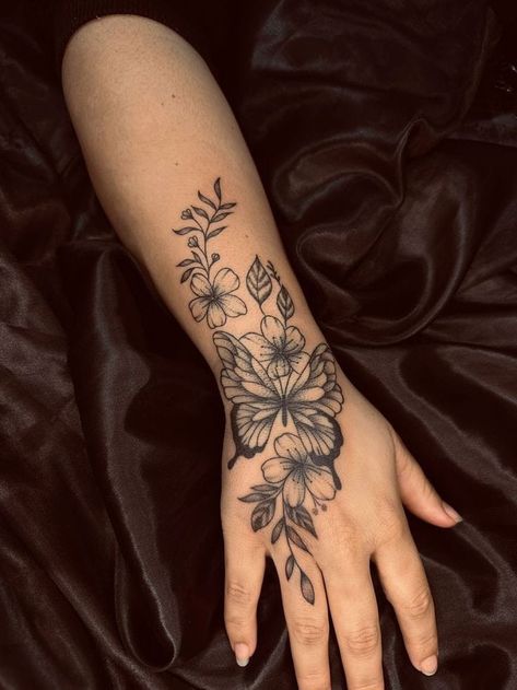 Flower Tattoo On Hand For Women, Forearm To Hand Tattoo Women, Hand Palm Tattoos For Women, Wrist To Hand Tattoo, Flower Tattoos On Hand, Flower Hand Tattoos For Women, Floral Finger Tattoo, Flower Tattoos On Wrist, Hand Tattoo Flower