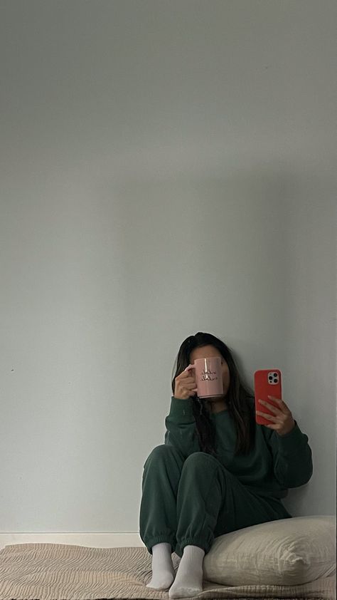 Cozy outfit, cozy set, winter fashion, winter style, comfy outfit, sweatsuit, green Super Soft Cozy Fit Winter Sweats, Sweatsuit Aesthetic, Cozy Winter Tracksuit With Relaxed Fit, Comfy Cozy Fit Winter Sweatshirt, Cozy Outfit Aesthetic, Comfortable Cozy Fit Winter Hoodie, Cozy Fit Winter Everyday Hoodie, Sweat Set Outfits, Soft Streetwear