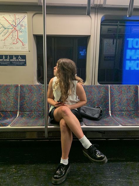 Boston City Outfits, Boston Inspo Pics, Boston Massachusetts Aesthetic Outfit, Train Instagram Pictures, College Instagram Pictures, Boston Trip Outfits, Boston Photo Ideas, Boston Pictures Ideas, Train Pictures Instagram