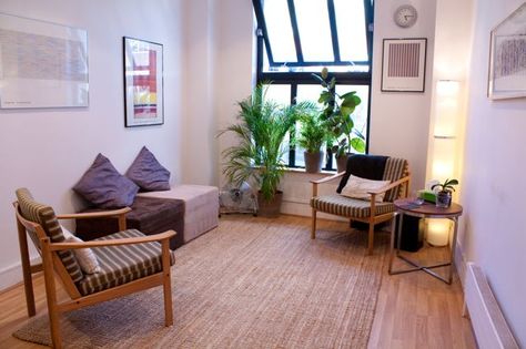 Looks like a really nice feel to this room, perfect for Coaching or Hypnotherapy Therapy Practice Interior, Psikiater Room, Hypnotherapy Room, Relax Room Office, Cabinet Therapeute, Therapy Session Aesthetic Room, Psychologist Room, Therapy Room Design, Hypnotherapy Office