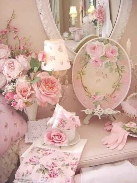 Shabby Shabby Shabi Chic, Baños Shabby Chic, Shabby Chic Decorating, Styl Shabby Chic, Vibeke Design, Decoration Shabby, Cottage Shabby Chic, Estilo Shabby Chic, Pink Cottage