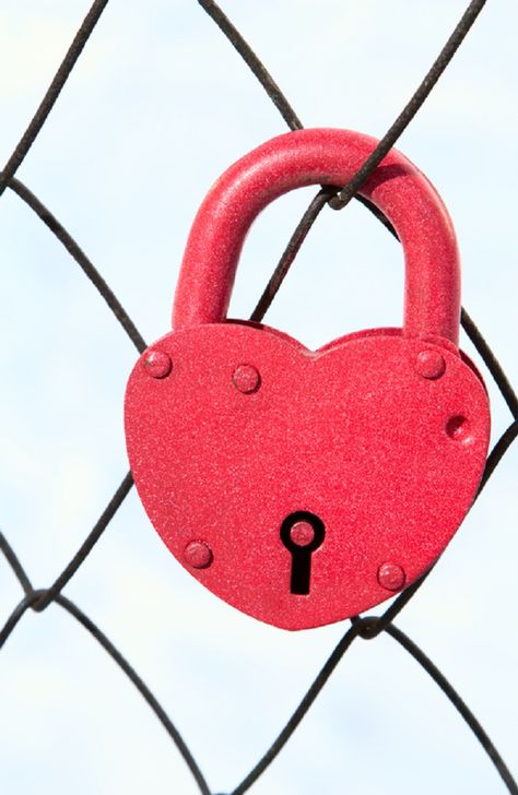 Heart Lock Drawing, Padlock Aesthetic, Heart Lock And Key Drawing, Heart Lock Jewelry, Love Lock Bridge, Bridge Drawing, Padlock Necklace, Love Lock, Heart Padlocks