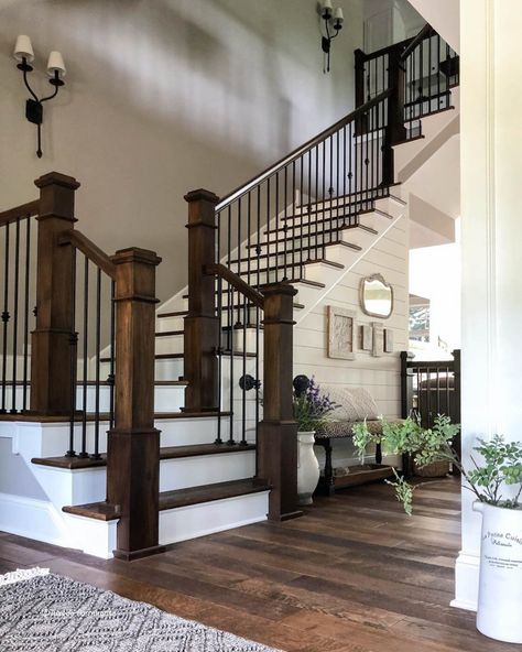 Staircase Remodel, Staircase Makeover, Farmhouse Entryway, Gorgeous Houses, Foyer Design, House Stairs, House Remodel, Farmhouse Homes, Staircase Design