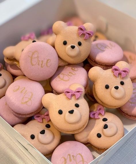 Macaroons Ideas, Baby Shower Macarons, Themed Dinner Parties, Baby Full Moon, Craving Food, Creepy Food, Baby Outfit Ideas, Teddy Bear Cake, Baby Hampers