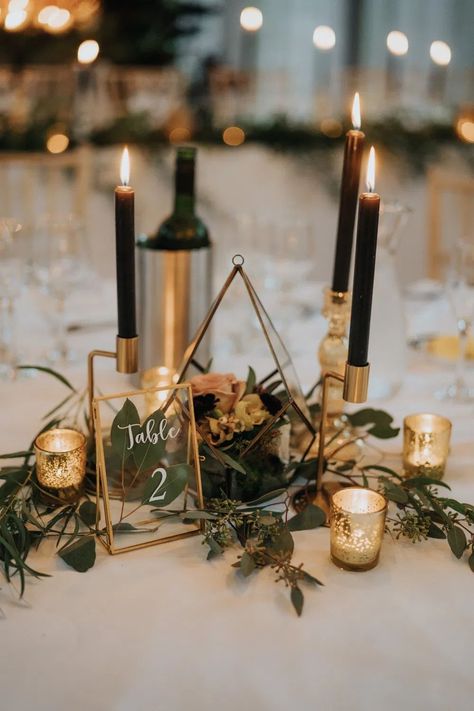 Terrarium Wedding Centerpiece, Black And Gold Centerpieces, Wedding Decor Trends, Summer Wedding Centerpieces, Gold Wedding Decor, Black Centerpieces, Gold Wedding Centerpieces, Terrarium Centerpiece, Winter Wedding Centerpieces