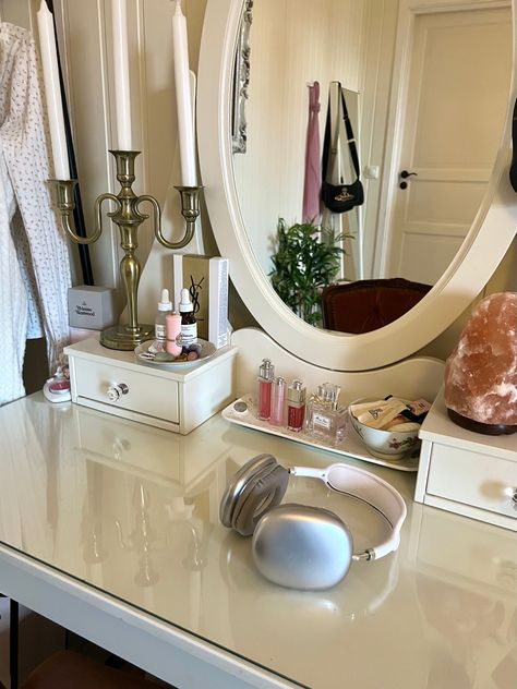 Clean Aesthetic Vanity, Pretty Vanity Set Up, Aesthetic Vanity Decor, Ikea Vanity Aesthetic, Makeup Table Vanity Aesthetic, White Vanity Aesthetic, Vanity Aesthetic Minimalist, Clean Vanity Aesthetic, Vanity Desk Set Up