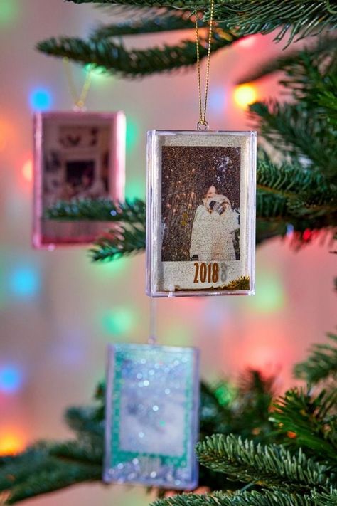 Instax Mini 2018 Christmas Ornament Boxed Holiday Cards, Real Christmas Tree, Christmas Door Wreaths, Christmas Photography, Pretty Christmas, Colorful Christmas Tree, Instax Mini, Christmas Door, Christmas Aesthetic