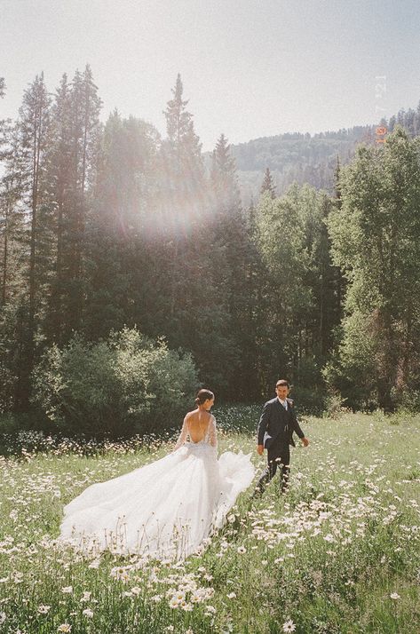 TOP COLORADO WEDDING VENUES of 2024 | MOUNTAIN VENUES - Calluna Events Mountains Wedding Photoshoot, Mountain Spring Wedding, Alaska Elopement Photography, Small Mountain Wedding, Outdoorsy Wedding, Mountain View Weddings, Dunton Hot Springs, Garden Elopement, Fall Mountain Wedding