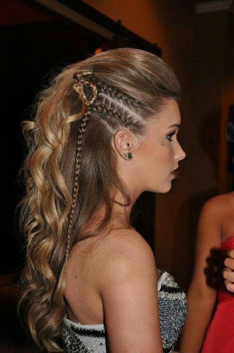 Peinados Bump Braid Hairstyles, Rocker Hairstyles For Women, Side Braids, Fest Outfits, Viking Hair, Funky Hairstyles, Love Hair, Hair Stuff, Great Hair