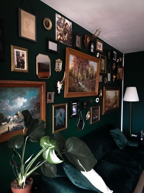 Green Room Maximalist, Goth Green Living Room, Vintage Dark Green Aesthetic, Dark Green Gold Living Room, Dark Forest Green Wall, Green Wall Aesthetic Room, Green Vintage Aesthetic Room, Emerald Gothic Bedroom, Bedroom Makeover Green