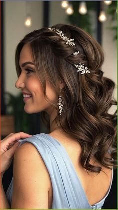 Bridal Look Hairstyles, Curly Wedding Hair Medium Length, Simple Wedding Hair For Medium Length, Simple Half Up Half Down Wedding Hair Medium Length, Engagement Hairstyles Medium Hair, Hair Styles For Wedding Medium Length, Brunette Bridesmaid Hair Half Up, Cute Hairstyles For Medium Hair For Weddings, Hairstyle Bridesmaid Half Up