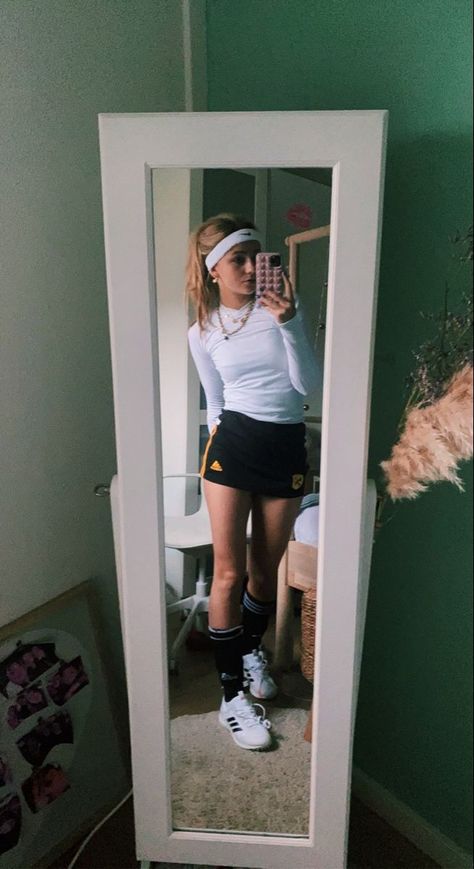 Field Hockey Outfits Practice, Hockey Outfit Women, Outfit Women Aesthetic, Field Hockey Outfits, Field Hockey Drills, Hockey Outfit, Hockey Outfits, Field Hockey Girls, Hockey Pictures