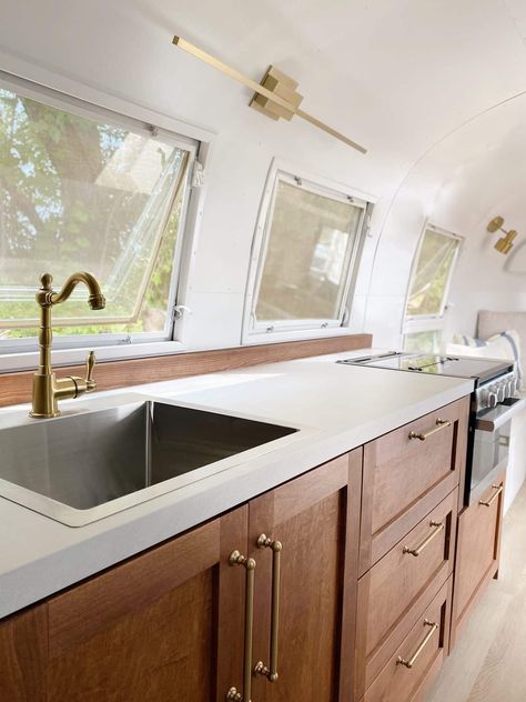 1964 26FT Overlander For Sale In Guelph, Canada - Airstream Marketplace Renovated Airstream, Renovated Rv, Airstream Restoration, Lift Storage Bed, Airstream Living, Mobile Home Exteriors, Vinyl Flooring Kitchen, Rv Dreams, Airstream Remodel