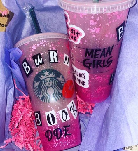 Starbucks Asthetic, Pink Starbucks Cup, Copo Starbucks, Mean Girls Party, Mean Girls Burn Book, Mean Girls Aesthetic, Starbucks Cup Design, Starbucks Cup Art, Cups Ideas