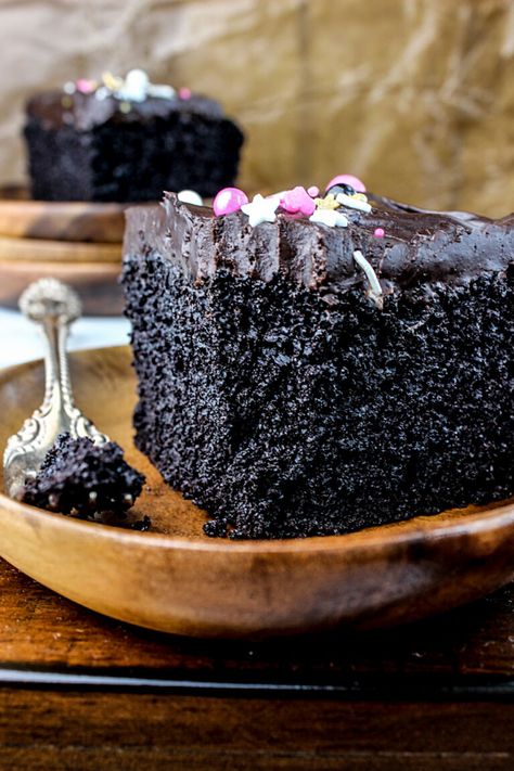 Easy and moist chocolate cake recipe with best chocolate ganache frosting! Essen, Simple Chocolate Cake Recipe, Simple Chocolate Cake, Super Moist Chocolate Cake, Moist Cake Recipe, Thanksgiving 2023, Chocolate Bundt Cake, Easy Chocolate Cake, Cupcake Recipes Chocolate