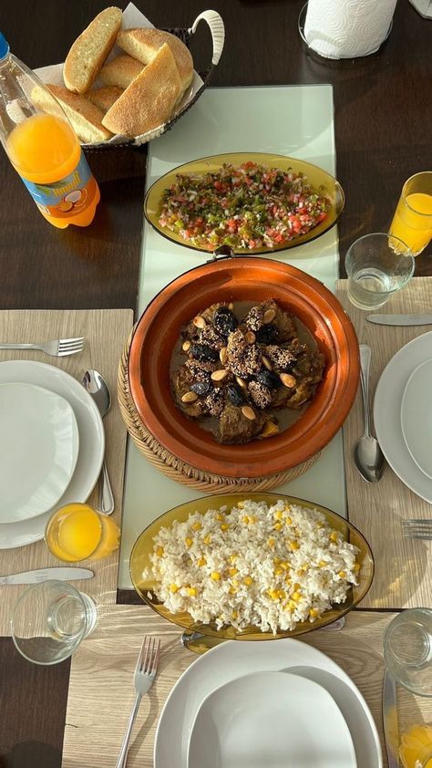 Moroccan Tablescape, Moroccan Food Traditional, Moroccan Lunch, Morrocan Aesthetic, Moroccan Tajine, Arabic Aesthetic, Moroccan Cities, Morocco Food, Moroccan Arabic