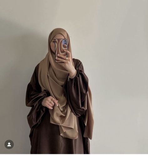 Muslimah Abaya, Khimar Style, Hijabi Muslimah, Islamic Modest Fashion, Muslimah Fashion Casual, Celebrity Prom Dresses, Stile Hijab, Mode Instagram, Hijab Look