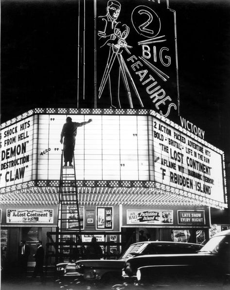 Fascinating Photos of New York Taken by Benn Mitchell in the 1940s and Early 1950s ~ vintage everyday Cinema Theme, Fred Herzog, Vintage Movie Theater, Movie Marquee, Lee Friedlander, Karl Blossfeldt, Vintage Theatre, Walker Evans, Robert Frank