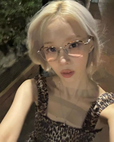 WINTER of aespa amazes in recent shared photos. Winter Blonde, Winter Instagram, I Love Winter, Aespa Winter, Winter Aespa, Whiplash, Baby Winter, Korean Makeup, K Pop Music