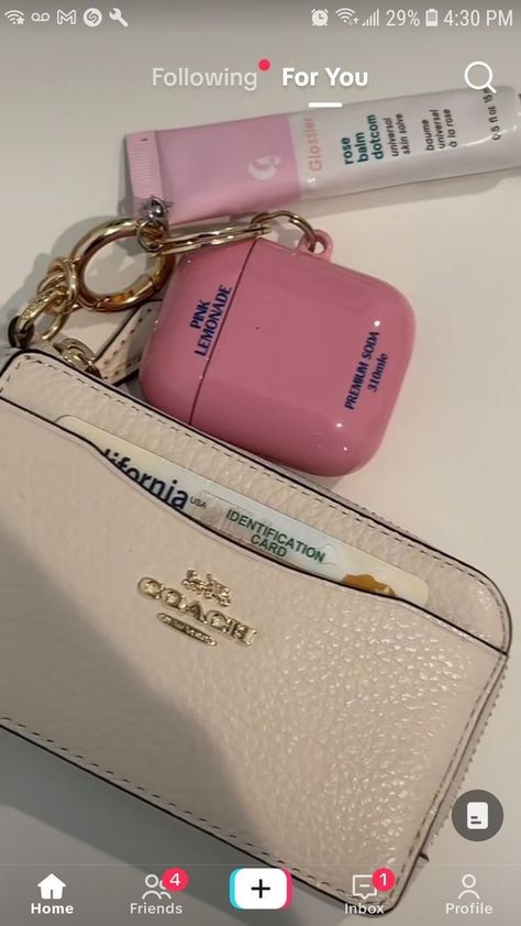 Wallet On Keychain, Coach Keychain Wallet Aesthetic, Things To Put On Your Keychain, Car Keys Accessories, Cute Keychains For Car Keys And Wallet, Lulu Lemon Keychain Aesthetic, Wallet With Keychain, Wallet And Keys Aesthetic, Cute Car Keychains