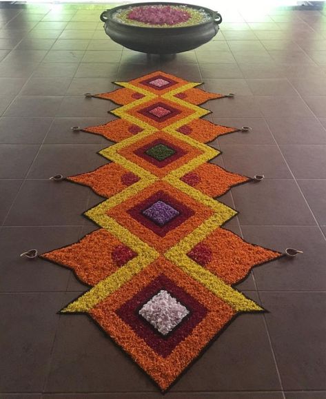 Rangoli Decoration, Floral Rangoli, Flower Rangoli Designs, New Rangoli, Pookalam Design, Simple Flower Rangoli, Border Rangoli, Indian Wedding Decor, Rangoli Designs Simple Diwali