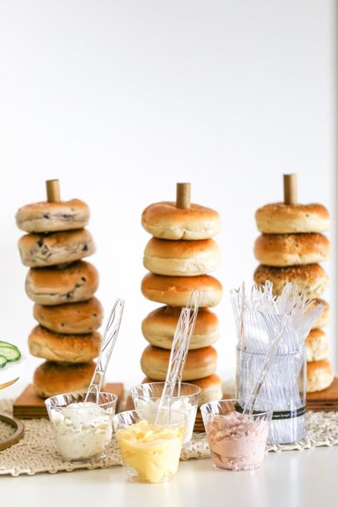 A Simple and Modern Sip & See Party with Bagel and Mimosa Bar // Salty Canary Graduation Brunch, Baby Shower Food For Girl, Brunch Party Decorations, Bagel Bar, Brunch Decor, Idee Babyshower, Girls Brunch, Breakfast Party, Baby Shower Brunch