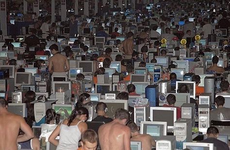 Lan Party, Image Meme, Couple Games, Weird Pictures, Funny Couples, Cyberpunk, Aesthetic Pictures, Surrealism, Persona