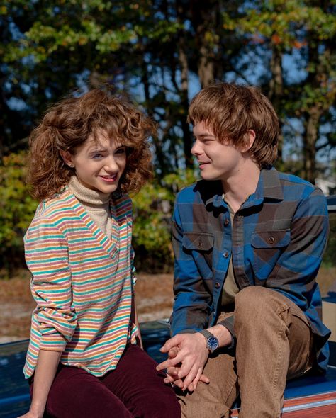 💌 stranger things season 4 jonathan byers nancy wheeler natalia dyer charlie heaton aesthetic icons couple goals cast photo Charlie And Natalia, Jonathan And Nancy, Stranger Things Jonathan, Charlie Heaton, Stranger Things Season 4, Natalia Dyer, Jonathan Byers, Nancy Wheeler, Stranger Things Actors