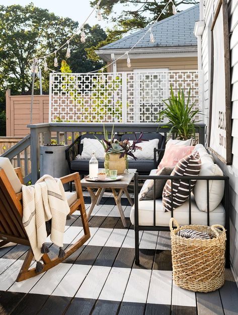 Small Garden Decking Ideas, Small Deck Designs, Small Deck Furniture, Deck Furniture Layout, Deck Seating, Small Deck Decorating Ideas, Apartment Patio, Small Deck, Deck Decorating Ideas On A Budget