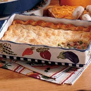 Deep-Dish Ham Pie Veggie Casserole Recipes, Ham Pie, Ham Leftovers, Comforting Casseroles, Ham Dishes, Dinner Specials, Light Lunches, Easter Pie, Keto Casseroles