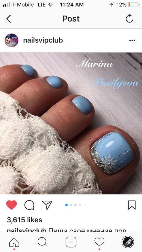 December Toe Nail Colors, Pedicure Snowflake Design, Christmas Toe Colors, Pedicure For Christmas, Xmas Toes Nails, New Year Pedicure Ideas, January Pedicure Ideas, Christmas Nail Designs For Toes, January Pedicure Colors Toenails