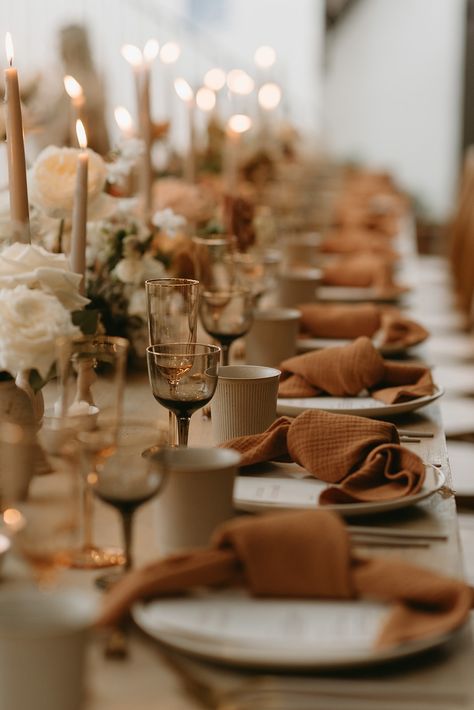 Vintage Fall Wedding Table Decor, Brown Table Scape, Beach Boho Table Setting, Terracotta Neutral Wedding, Wedding Theme Earth Tone, Tan Table Cloth Wedding, Caramel Wedding Theme, Modern Earth Tone Wedding, Wedding Colour Palettes Winter