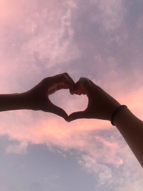 Heart Made With Hands Aesthetic, Love Heart Hands Aesthetic, Heart Profile Picture Aesthetic, Aesthetic Couples Making A Heart, Aesthetic Couple Kiss Photo, Sister Aesthetic Photography, Heart Hands Aesthetic, Pink Couple Aesthetic, Finger Heart Aesthetic