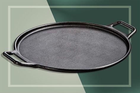 The Best Pizza Stone Is Actually This Cast Iron Pan Cast Iron Pan Pizza, Cast Iron Bakeware, Cast Iron Pizza Pan, Perfect Homemade Pizza, Pizza Stones, Crispy Pizza Crust, Cast Iron Pizza, Beautiful Pantry, Best Cast Iron Skillet