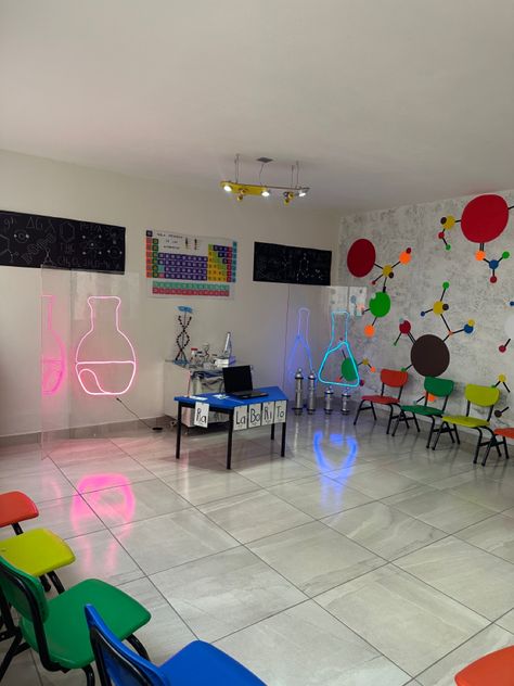 Laboratory Decorations Ideas, Science Lab Decoration Ideas, Science Laboratory Aesthetic, Kids Science Lab Room Ideas, Garage Laboratory, Experiment Aesthetic Lab, School Biology Lab Design, Science Lab Asethic, Laboratory Aesthetic