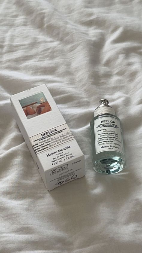 Clean Perfume Aesthetic, Maison Margiela Bubble Bath, Replica Perfume Bubble Bath, Replica Bubble Bath Perfume Aesthetic, Bubble Bath Maison Margiela, Maison Margiela Perfume Aesthetic, Bubble Bath Replica, Maison Margiela Replica Perfume, Maison Margiela Fragrance