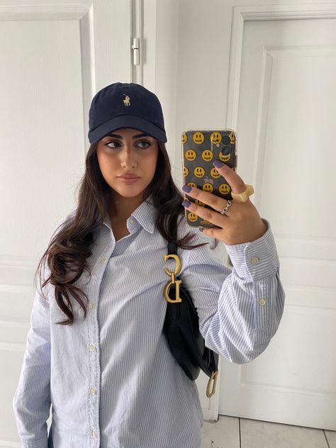 Classy Polo Outfit, Polo Hat Outfit, Ball Cap Outfit, Essential Outfits, Rich Auntie, Ralph Lauren Cap, Ralph Lauren Boots, Red Era, Hat Aesthetic