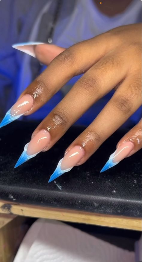 Blue Pointed Nails, Pointy Nails French Tip, Blue Nail Designs Stiletto, Blue Stilletos Nails, French Tips Stiletto Nails, Blue Stiletto Nails Design, Blue Baddie Nails, Stiletto Nails Blue, Gel Nails Shape