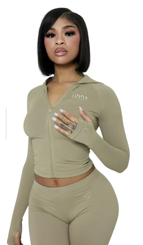 body by raven tracy Body By Raven Tracy, Body By Raven, Jogger Outfits, Outfits Sweatpants, Raven Tracy, Footed Leggings, Joggers Outfit, Medium Skin Tone, Sweatpants Set