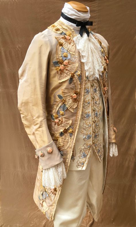 Rococo Costume, 17th Century Fashion, Costume For Men, Rococo Fashion, 18th Century Clothing, Royal Clothing, 18th Century Fashion, Century Clothing, Historical Costume