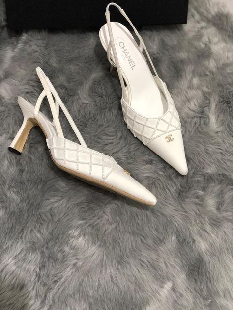 Chanel Shoes Heels White, Chanel White Heels, Classy White Heels, Chanel Wedding Shoes, Channel Shoes, Fancy High Heels, Girls Footwear, Chanel Heels, Designer Wedding Shoes