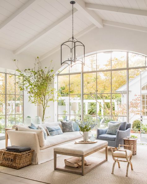 See more of Giannetti Home's "Atherton Home" on 1stdibs Natural Interior Design, Modern Farmhouse Living, Interior Vintage, Modern Farmhouse Living Room, Farmhouse Decor Living Room, Design Studios, Design Del Prodotto, Family Room Design, Home Design Decor