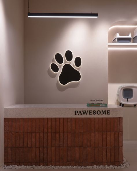 a luxury feel for PAWESOME located in the Emaar Dubai South Mall. A high end pet shop that caters to all your fur child needs. Our most recent projects features playful curves and high end materials. 🐶🤍 Reach out to our design team to realize the commercial project of your dreams. ✨ 📸: @mia_interior_ph Pet Grooming Design Interior, Dog Retreat, Emaar Dubai, Salon Concepts, Pet Grooming Salon, Grooming Salon, Animal Hospital, Shop Window, Pet Grooming