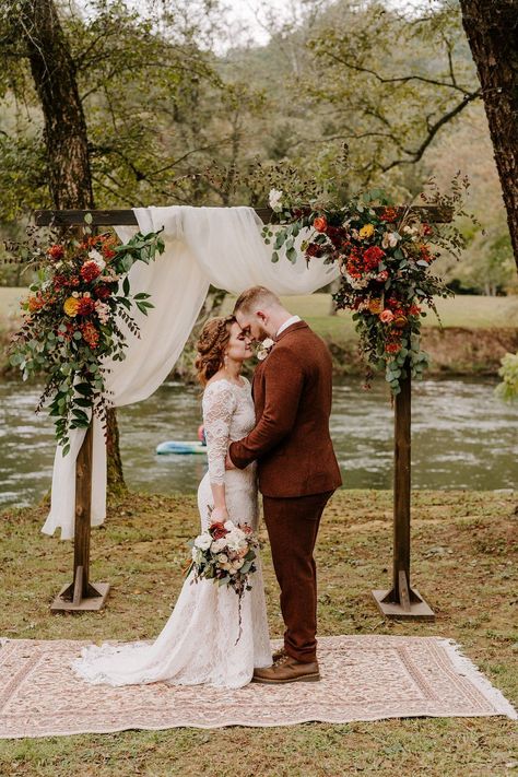 October Wedding Arch Ideas, October Wedding Rustic, Wedding Fall Arch Ideas, Rustic Fall Wedding Ceremony Decor, Fall Wedding Outside Decorations, Wedding Arch Fall Outdoor Ceremony, Boho And Rustic Wedding, Wedding Backdrop Terracotta, Wedding Arch Fall Flowers